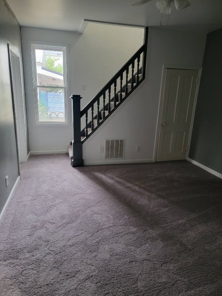 Primary Photo - 362 E Hill St