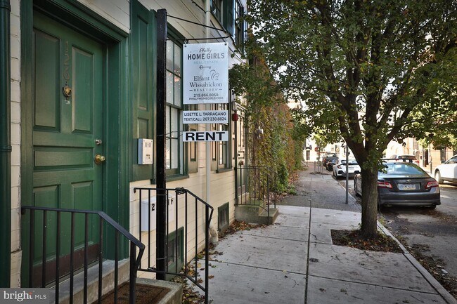 Building Photo - 126-128 League St
