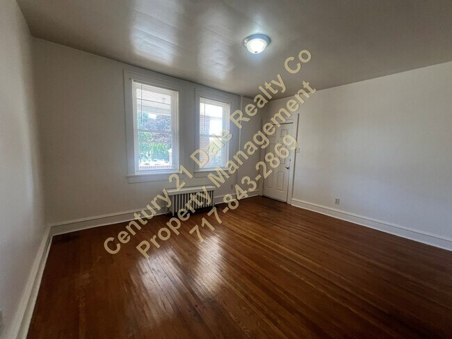 Building Photo - 423-425-425 N Franklin St
