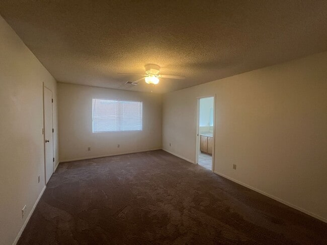 Building Photo - NICE 3 BEDROOM IN RITA RANCH WITH GREAT FL...