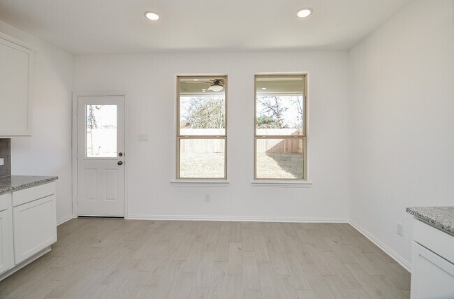 Building Photo - 7919 Royal Palm Dr