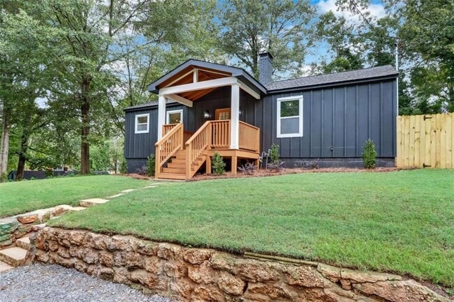 Building Photo - 1250 Byewood Ln SW