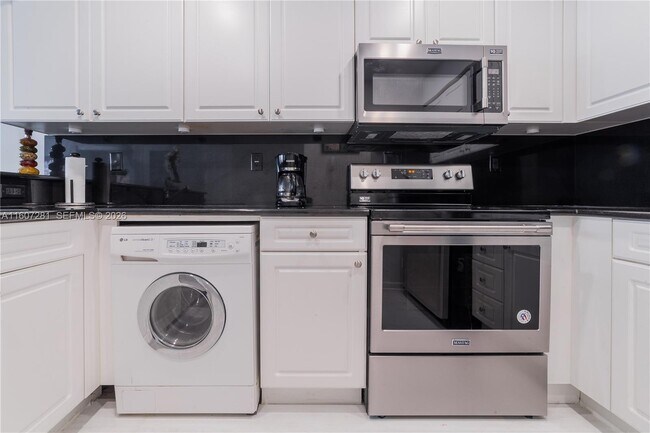 Building Photo - 2501 S Ocean Dr