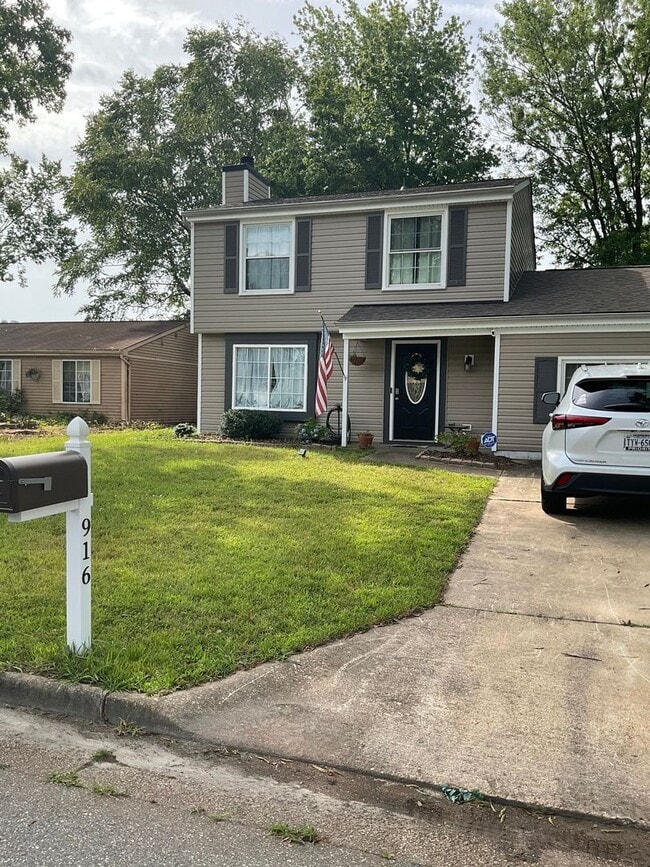 Building Photo - Lovely Updated 3-Bedroom Home. Special Move-In Offer: Move in by the end of March and receive HAL...