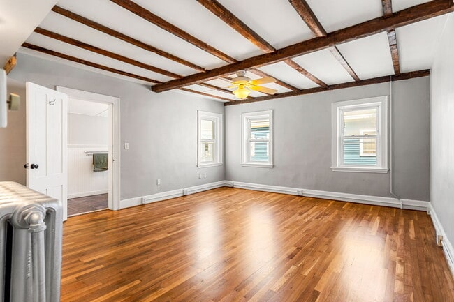 Building Photo - 8 Carlton St