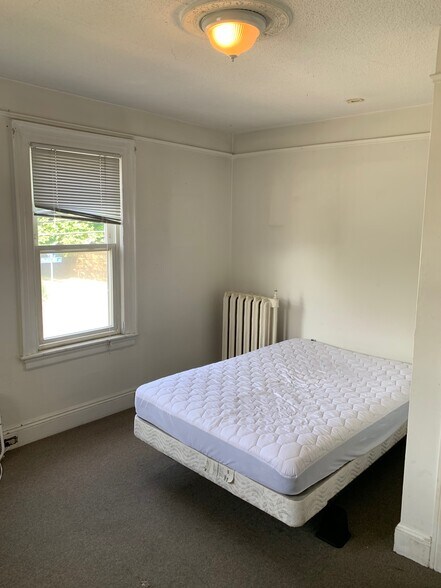 Building Photo - 501 Spring St