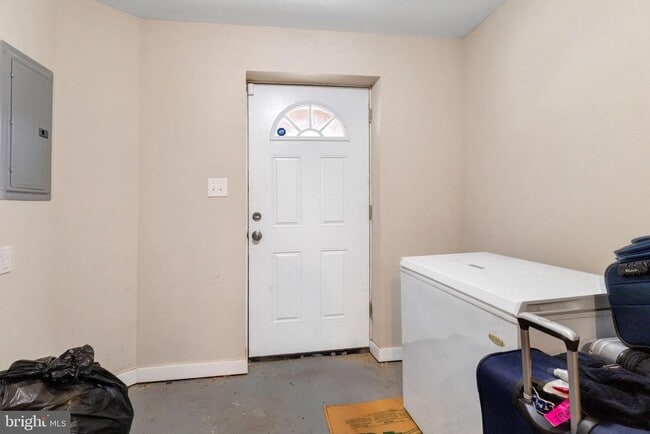 Building Photo - 1741 Georges Ln