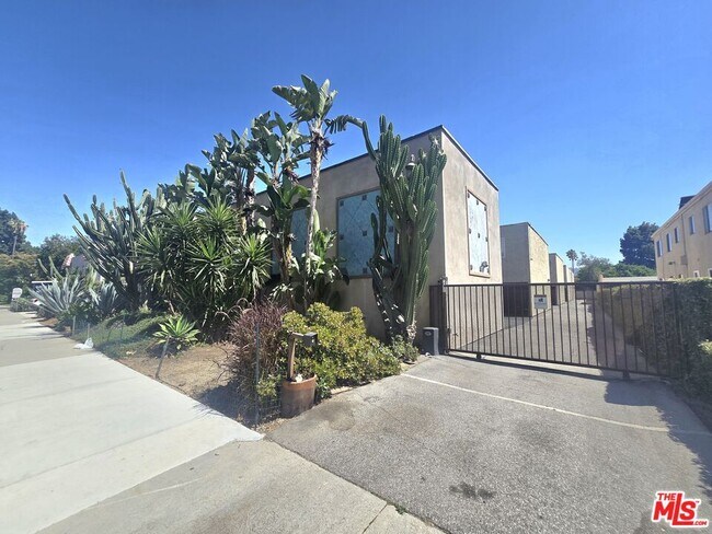 Building Photo - 12014 Kling St