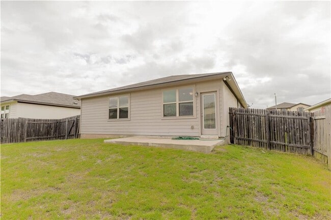 Building Photo - AVAILABLE for immediate move-in.