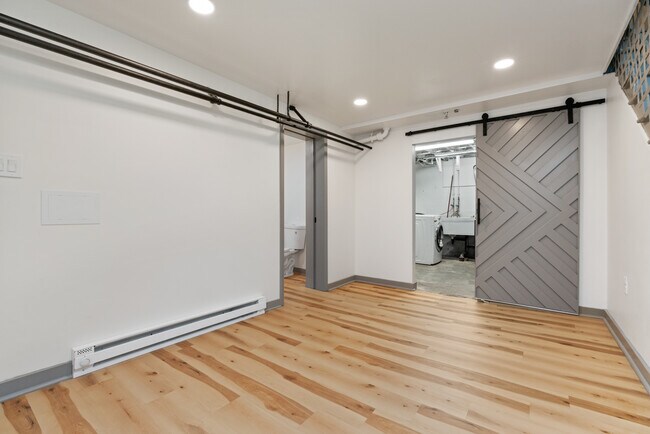 Building Photo - 5905 Hobart St