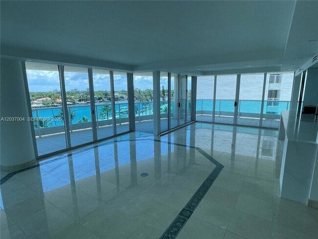 Building Photo - 5025 Collins Ave