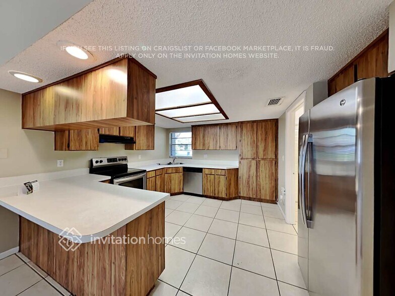 Building Photo - 4444 Summer Oak Dr