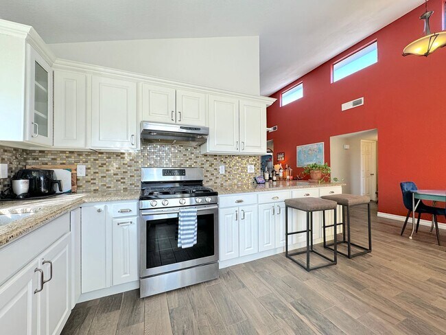 Building Photo - 6851 Amposta Dr