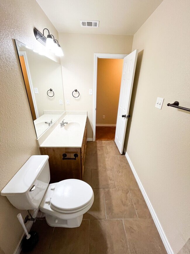 Building Photo - Available 7/16/2025 Beautiful 1 story, 4 b...