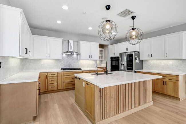 Building Photo - 4386 Bayhill Ln