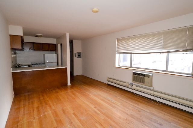 Building Photo - 663 W Wrightwood Ave