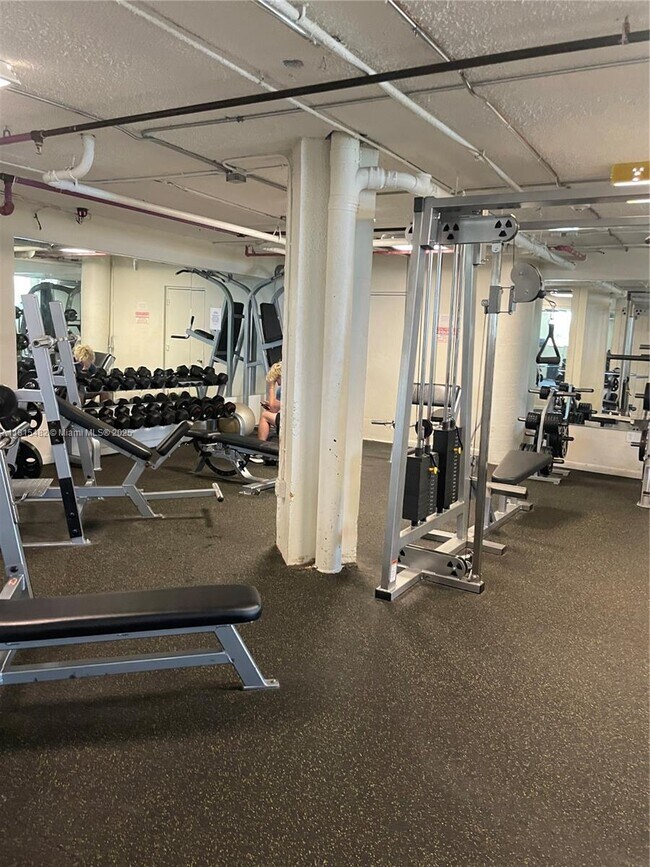 Building Photo - 801 Brickell Bay Dr