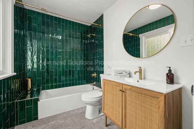 Building Photo - 486 2nd Ave