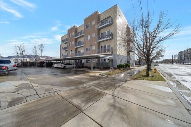 Primary Photo - Secure + Trendy Salt Lake City Condo at a ...