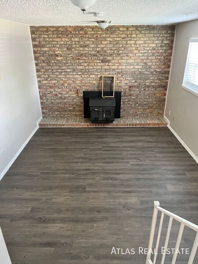 Building Photo - 11194 Forest Ave