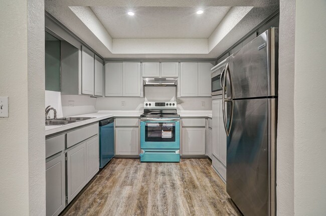 Building Photo - Beautiful 2 bed 2.5 bath condo home! Ready Soon!