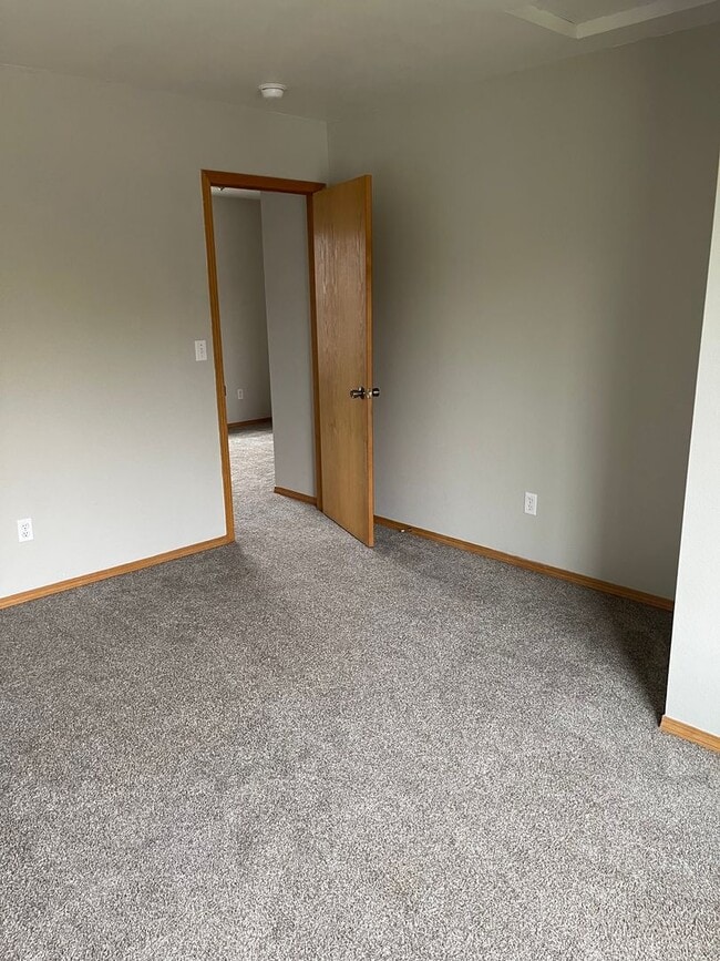 Building Photo - 803 Homerun Dr