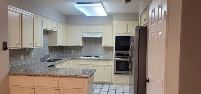 Building Photo - 7655 S Braeswood Blvd