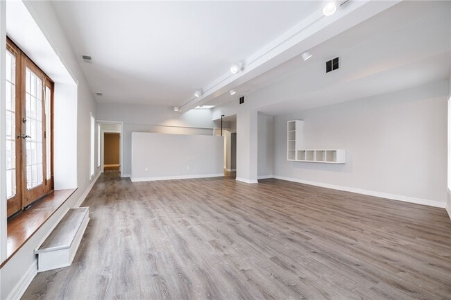 Building Photo - 186 Monroe Ave