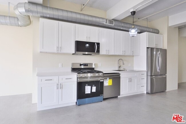 Building Photo - 849 S Broadway