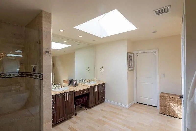Building Photo - 7403 Alverstone Ave
