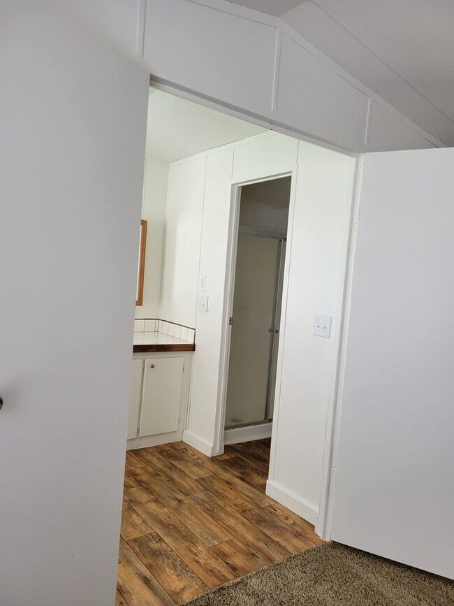 Building Photo - Ready to move in!