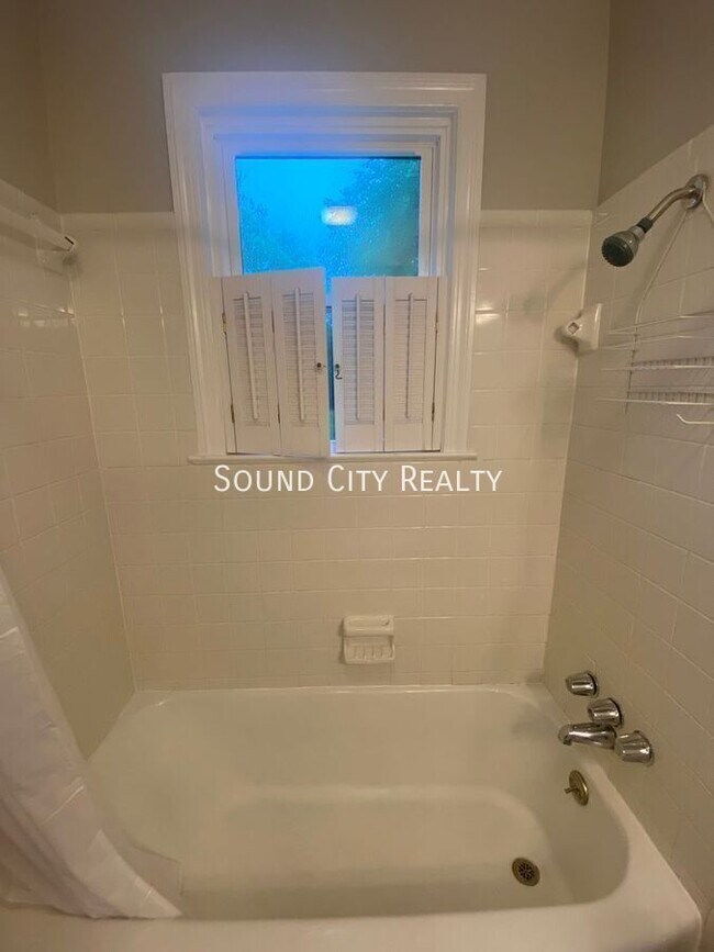 Building Photo - 265 Sunrise Ave