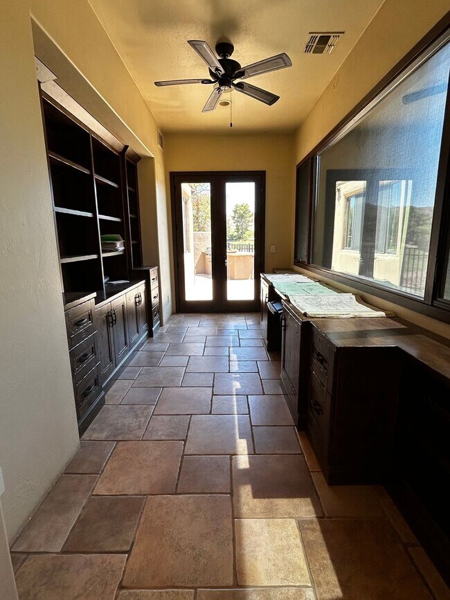 Building Photo - On GOLF COURSE LOT - 3 Bed/3Bath GATED Com...