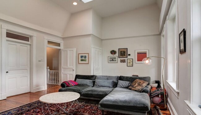 Building Photo - 7106 Maple Ave