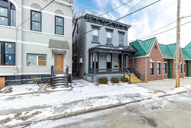 Building Photo - Charming 3BR Duplex in Covington