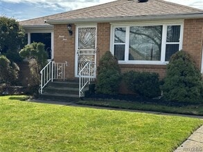 Building Photo - 23 Pinewood Terrace