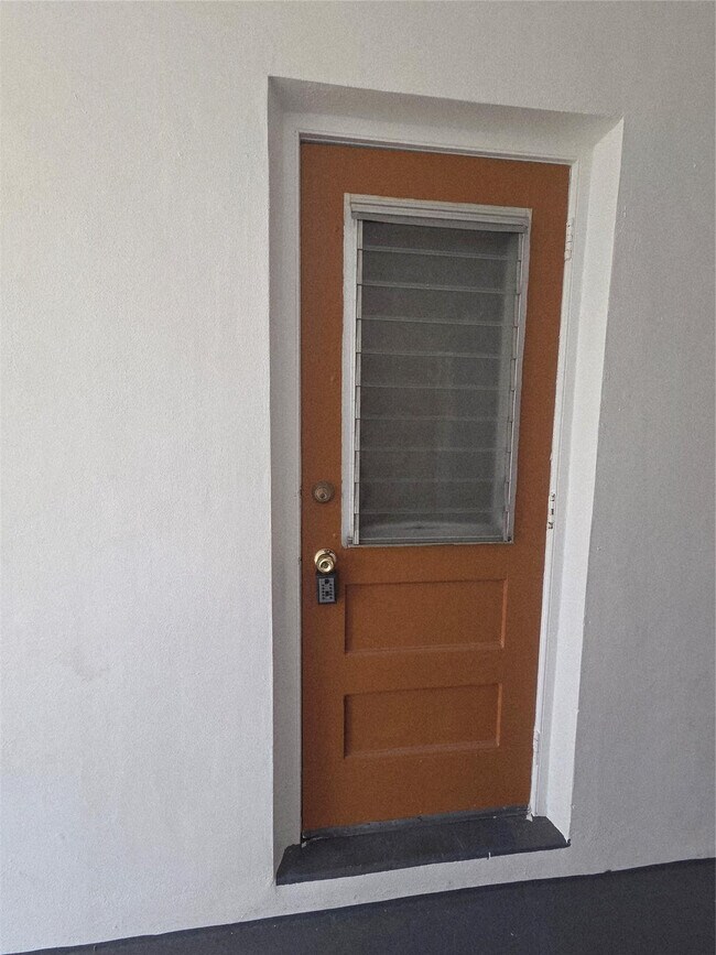 Building Photo - 1007 N 19th Ave