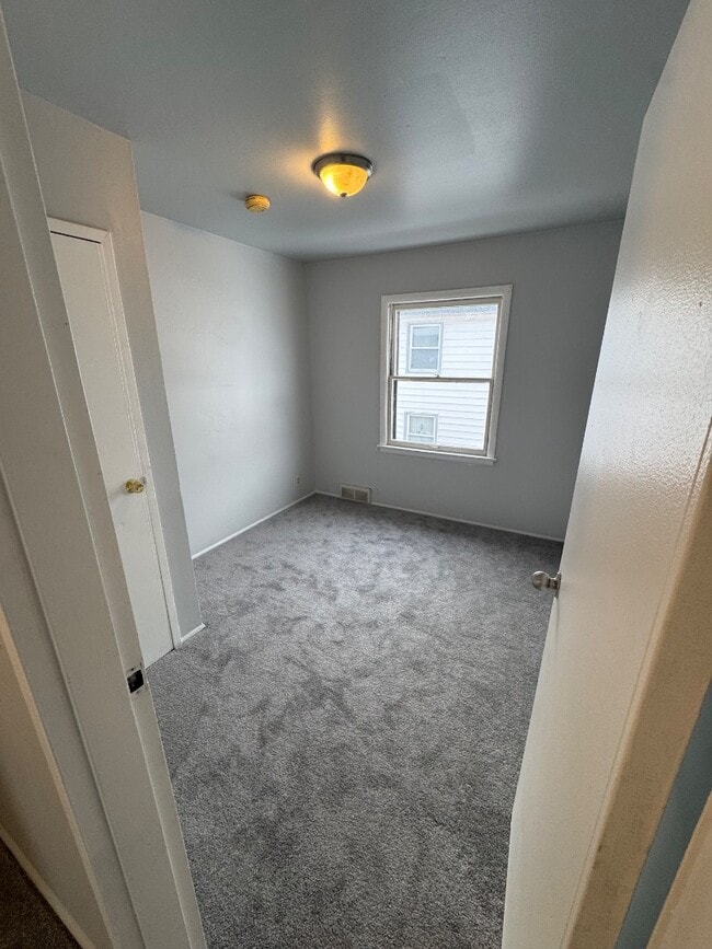 Building Photo - 4608 W Howard Ave