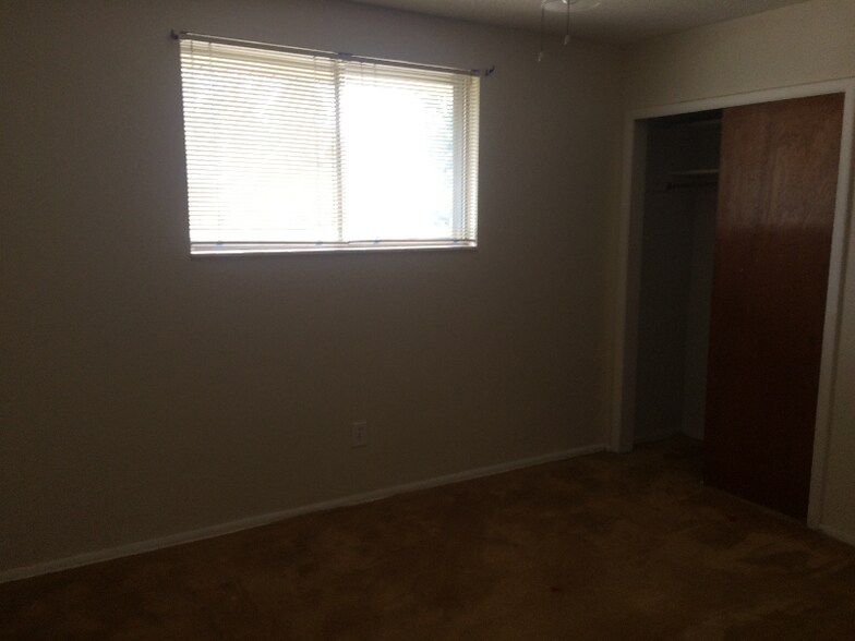 Building Photo - 12 Marsh Ave NW