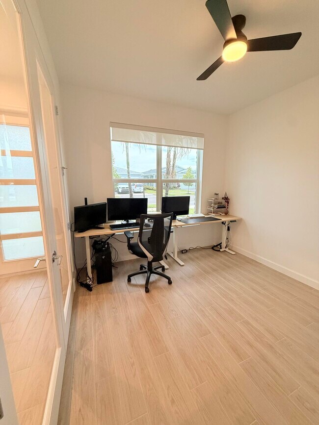 Building Photo - 13462 SW Bally Dr
