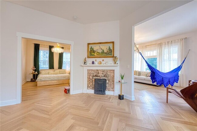 Building Photo - 85 Waddell St NE