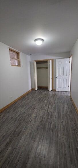 Building Photo - 1443 W Walton St