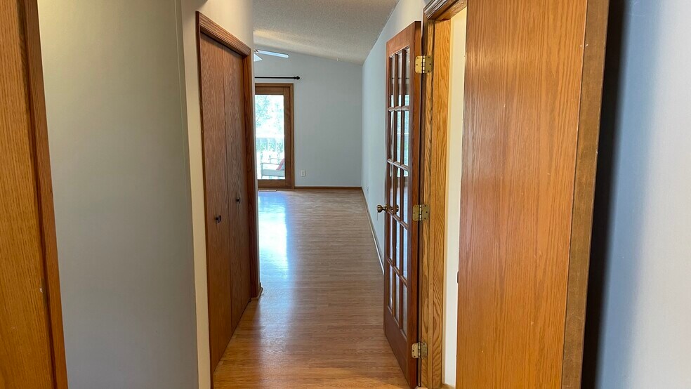 Building Photo - 5330 Highpointe Dr