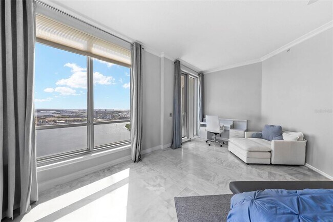 Building Photo - 449 S 12th St