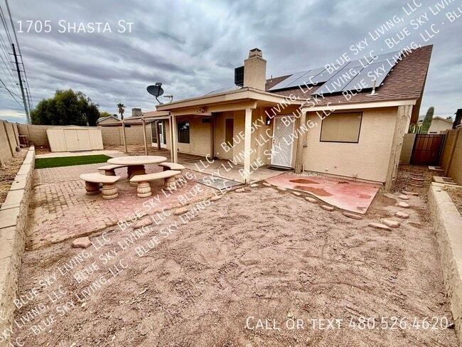 Building Photo - 1705 Shasta St