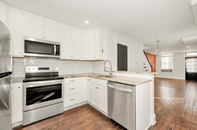 Building Photo - 617 N Maxwell Ave