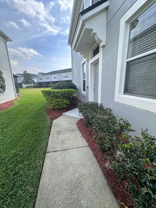 Building Photo - Beautiful Townhouse in Spring Isle Communi...