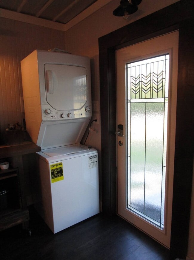 Building Photo - 362 Sunshine Ave