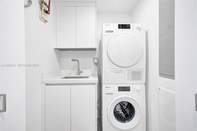 Building Photo - 200 Sunrise Dr