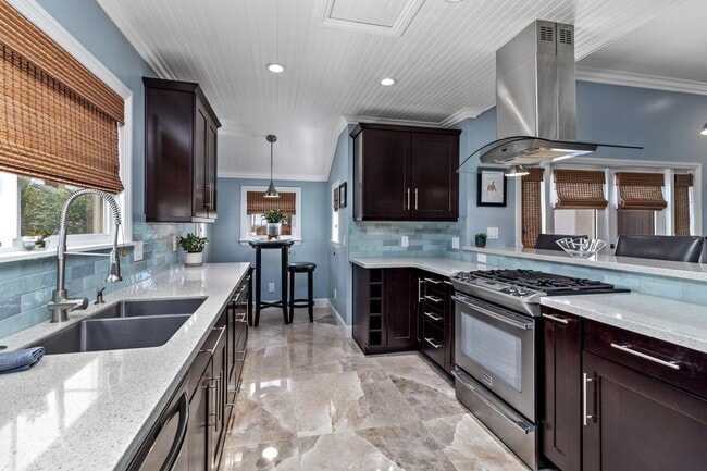 Building Photo - Prestigious Ocean View Retreat – Fully Rem...
